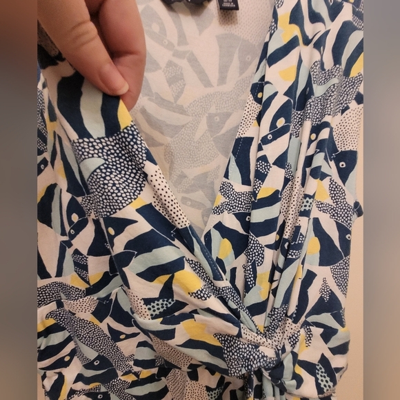 Lands End Yellow Blue Tie Front V-Neck Tropical Fish Dress Size Medium - Picture 3 of 9